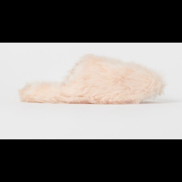 NWT Powdered Pink Faux Fur Slippers - Picture 3 of 4